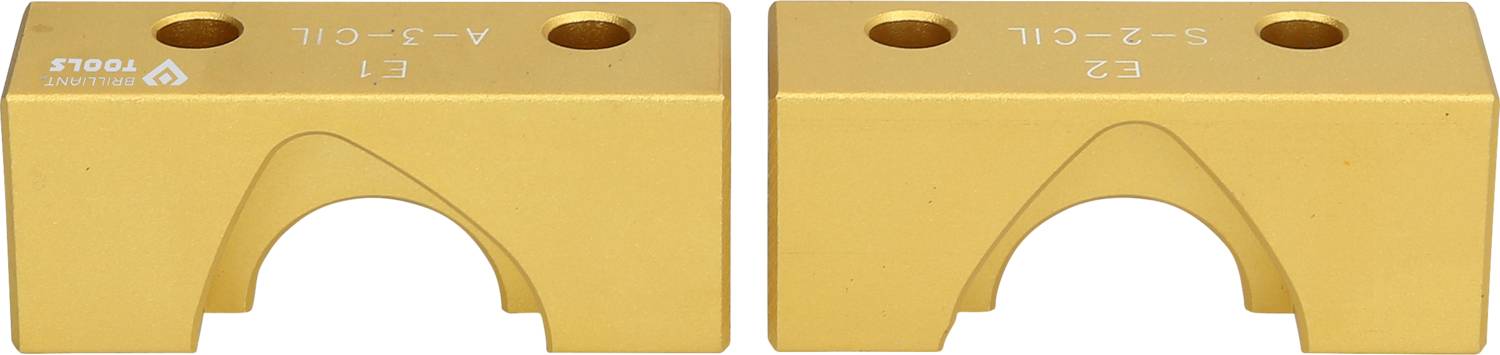 Twee gouden, rechthoekige metalen blokken met gaten en gravures 'E1 4-5-CIL' en 'E2 5-2-CIL', vermoedelijk gereedschaphouders.