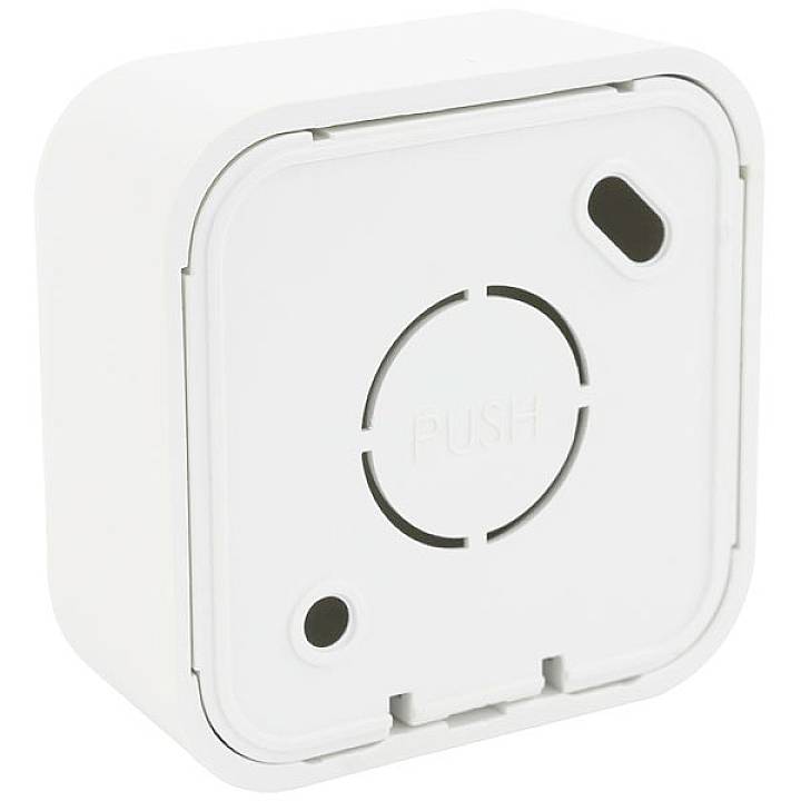 Een vierkante, witte plastic houder met een 'DRUK'-knop in het midden, gebruikt voor het bewaren van tandenstokers of vergelijkbare kleine voorwerpen.