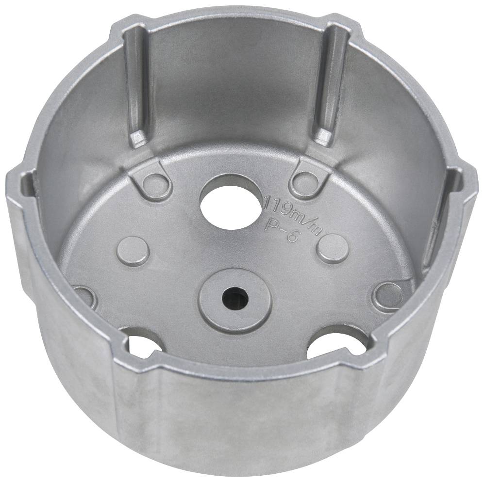 Ronde metalen kap met meerdere openingen en opschrift '119 mf P-6', mogelijk onderdeel van een mechanisch apparaat of behuizing.