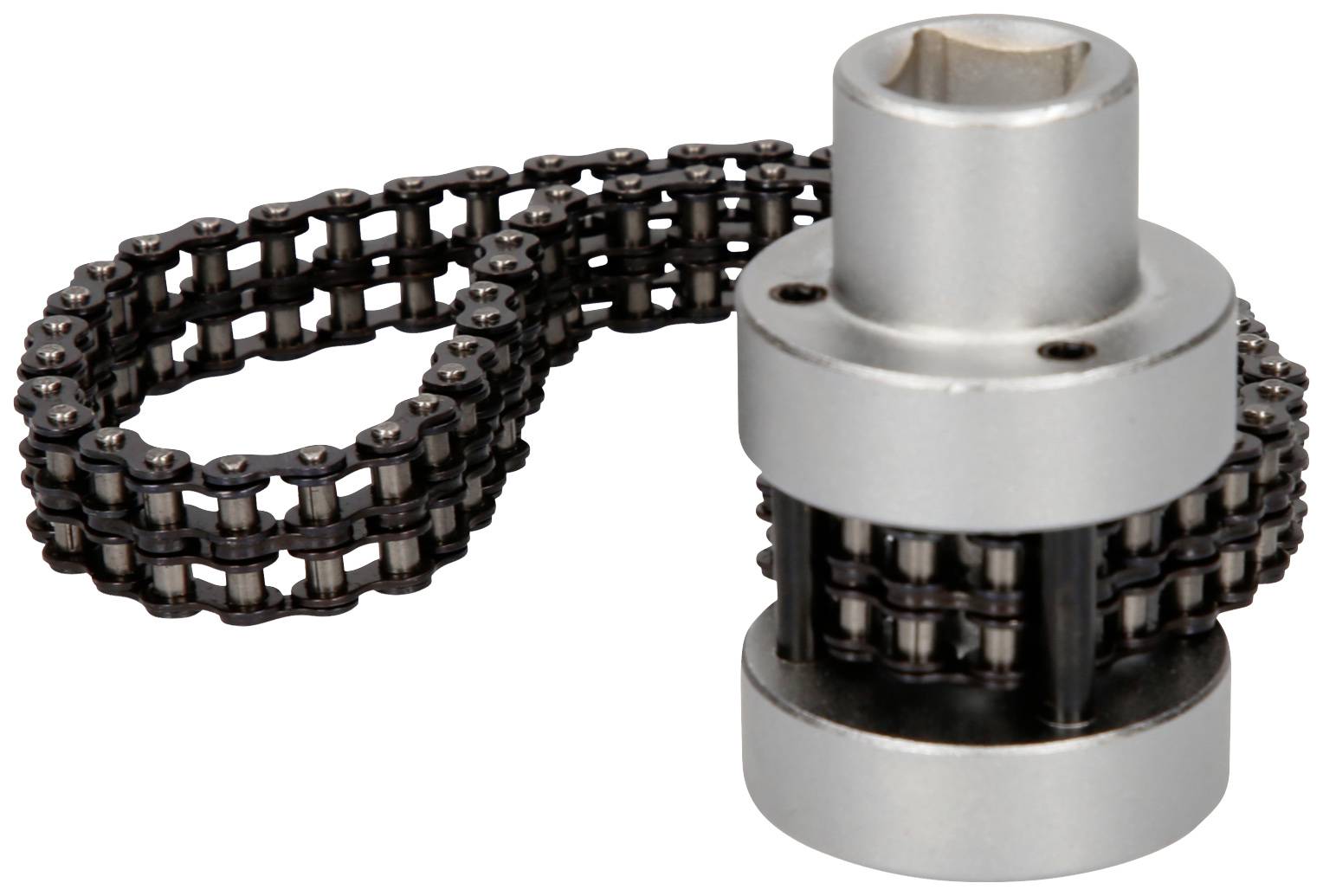 Een metalen ketting is los om een cilindrisch tandwiel gewikkeld, wat robuuste fabricage en industrieel gebruik suggereert.
