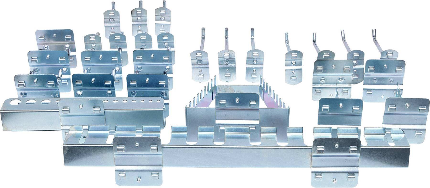 Metalen onderdelen voor meubelconstructie, in verschillende vormen en formaten, gerangschikt op een witte achtergrond.