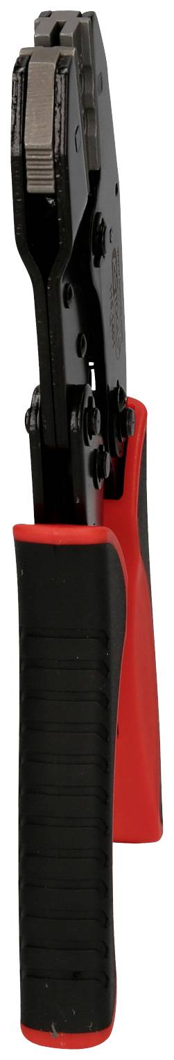 Zwarte krimptang met rode handgrepen, verticaal aanzicht. Gereedschap voor het verbinden van kabels met kabelschoenen, ergonomisch ontworpen.