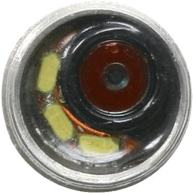 Een klein, rond technisch onderdeel met een rood, cirkelvormig centrum, omgeven door gele en koperkleurige elementen.