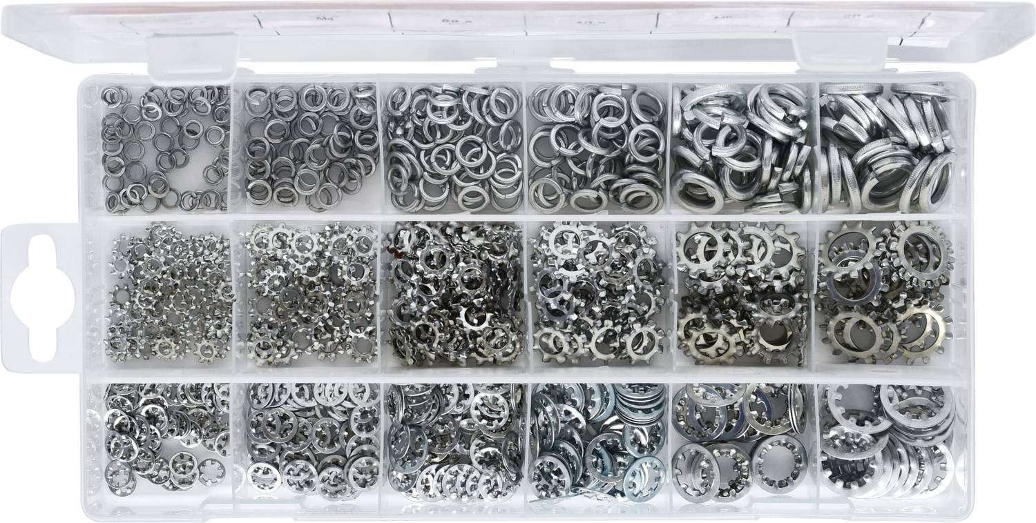 Gesorteerde doos met verschillende metalen sluitringen in aparte vakken.