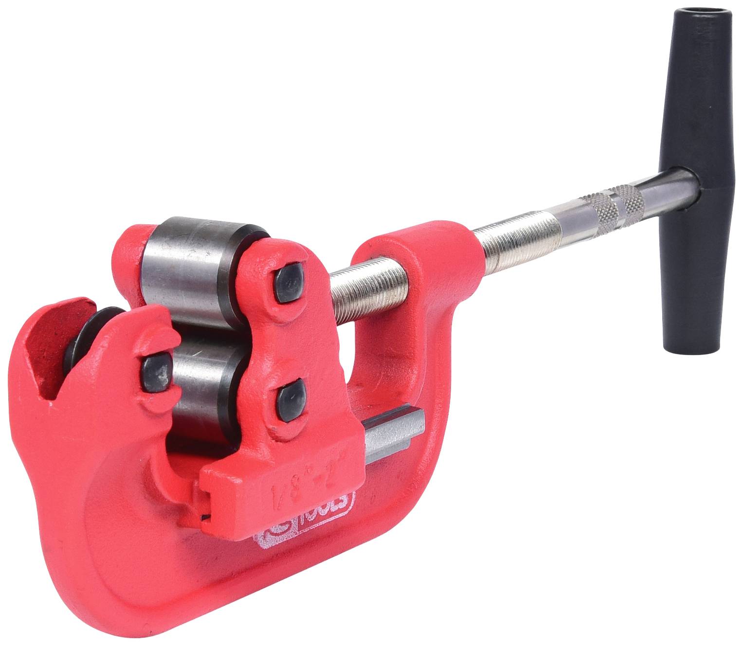 Een rood buizensnijgereedschap met een lange metalen handgreep, gebruikt voor het precies snijden van buizen.