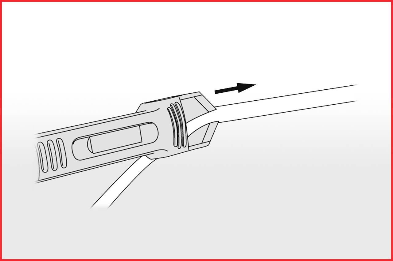 Een kabel wordt door een gereedschapssleuf in een richting getrokken, zoals aangegeven door een pijl.