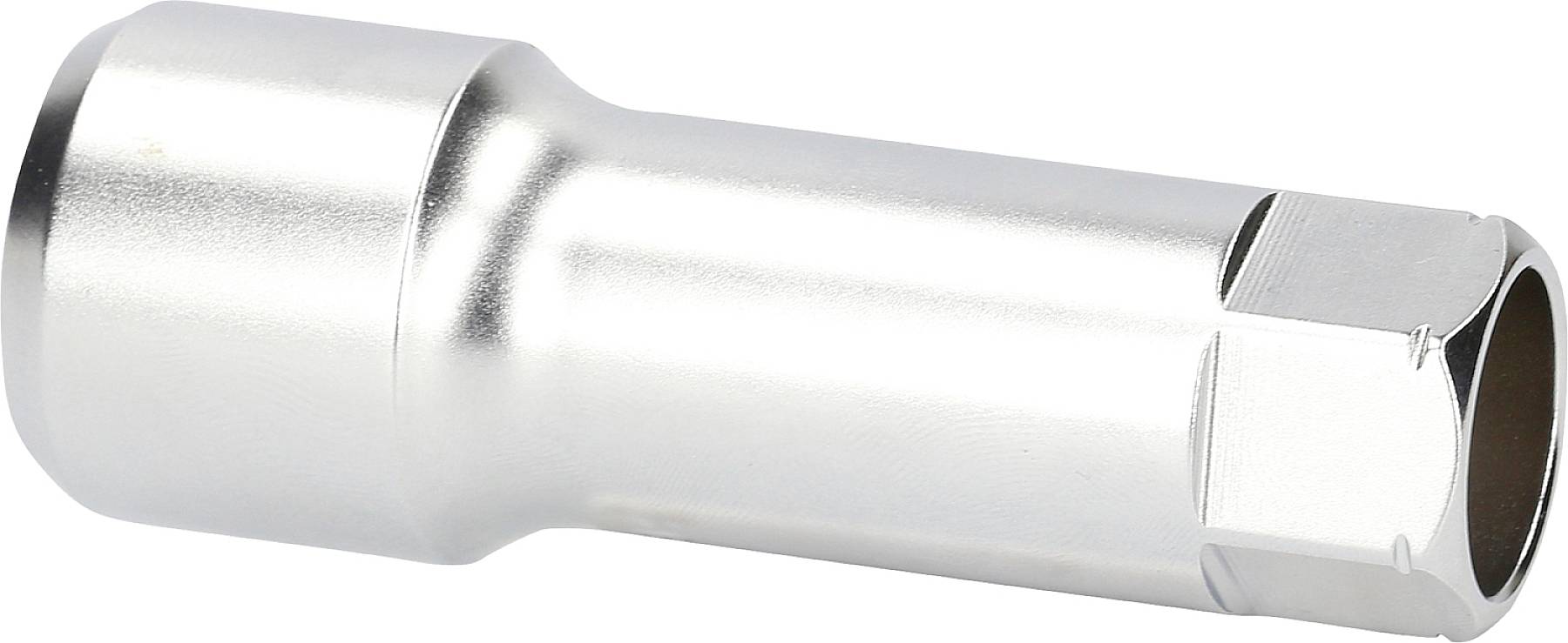 Een metalen dopsleutelopzetstuk, geschikt voor het losdraaien of vastdraaien van moeren en schroeven, tegen een witte achtergrond.