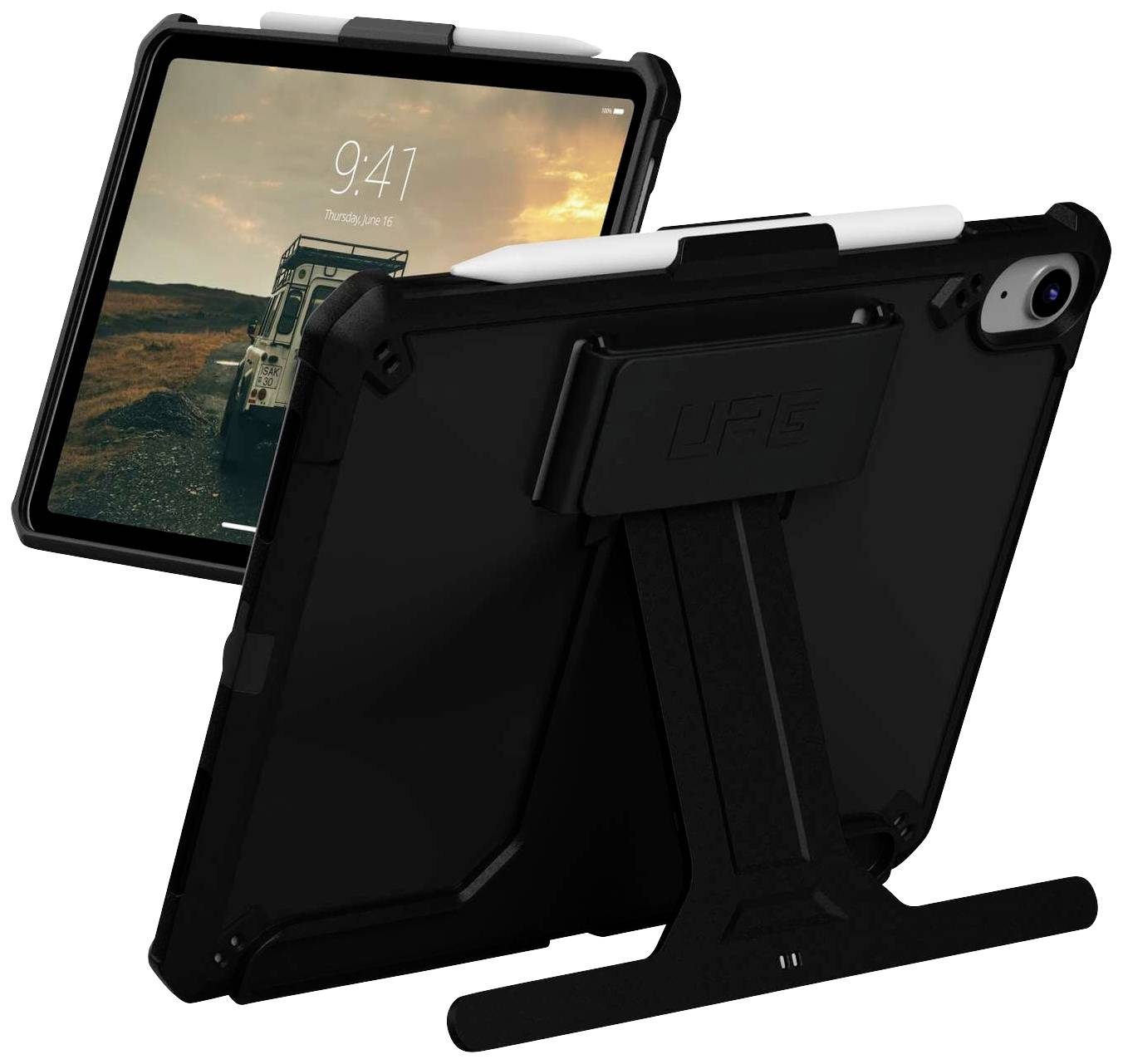 Een tablet in een robuuste zwarte beschermhoes met standaard. Het scherm toont de tijd 9:41 en een afbeelding van een auto op een weg.