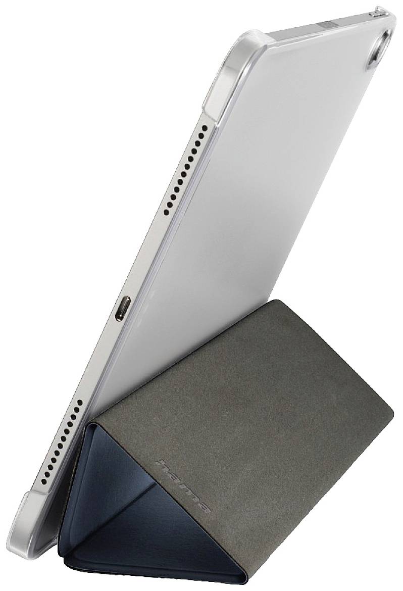 Tablet in staande positie met beschermhoes die tevens als standaard fungeert. Hoes in donkergrijs, tablet met strakke lijnen en luidsprekersleufjes.