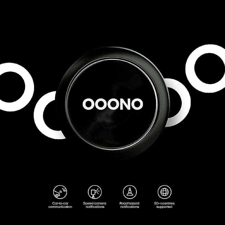 De afbeelding toont een rond apparaat met het opschrift 'Ooono', omgeven door witte cirkels. Symbolen eronder wijzen op functies: autocommunicatie, snelheidscamera- en straatgevaarwaarschuwingen, en mondiale beschikbaarheid.