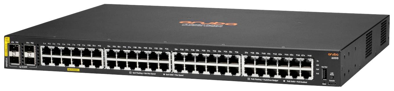 Zwarte netwerk-switch met 48 Ethernet-poorten en een extra geel etiket aan de voorkant. Bovenaan staat in oranje 'Aruba'.
