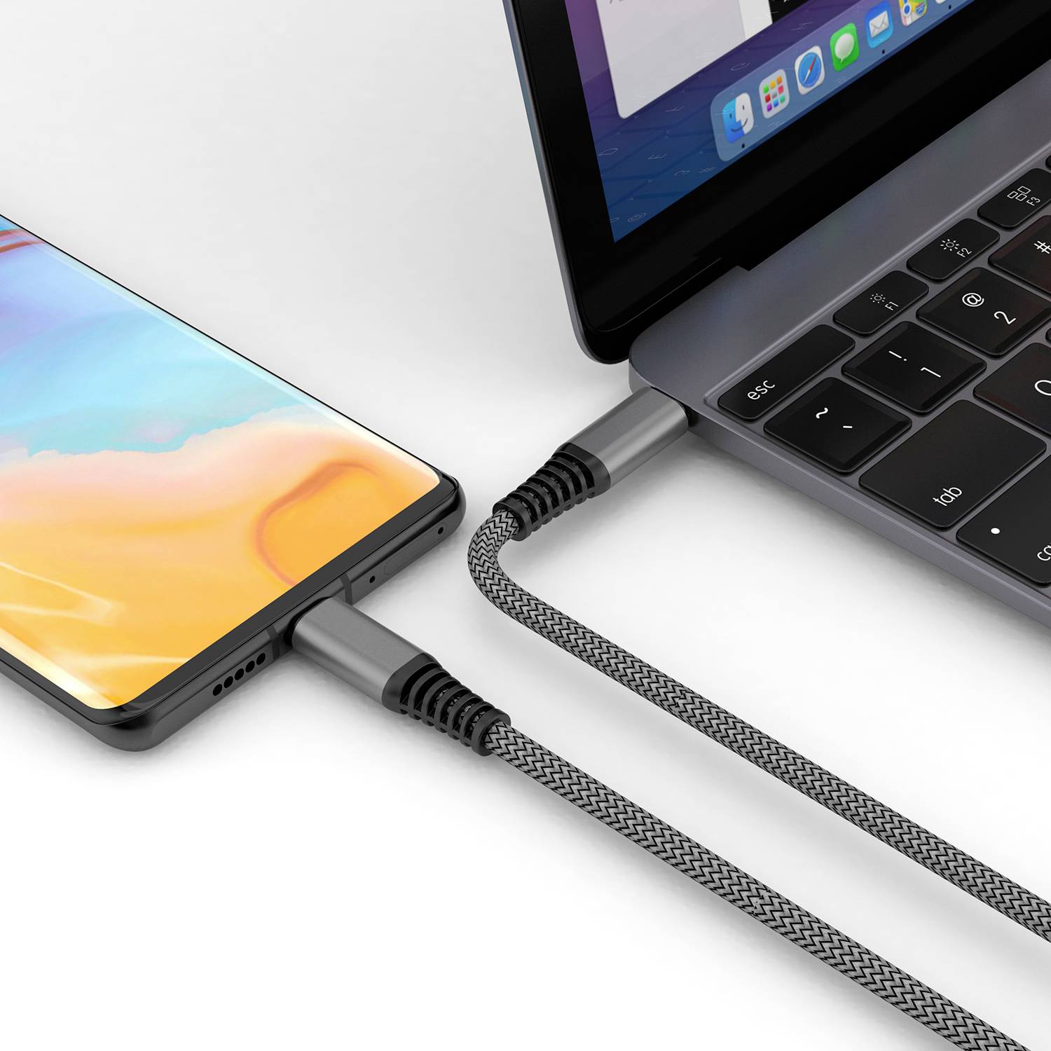 Smartphone en laptop zijn verbonden via een USB-kabel. Het smartphone-scherm toont een kleurrijk beeld, het laptop-bureaublad is zichtbaar.