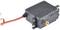 Een zwarte servomotor met een rood-zwart kabel aan de linkerkant en een goudkleurige schroef aan de voorkant.