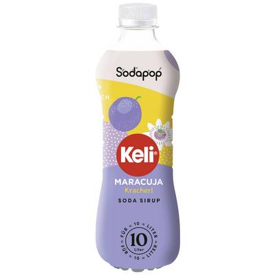 Plastic fles met Keli-Maracuja-Soda-siroop. Etiket toont een passievrucht en bloem. Tekst: '10 liter'.