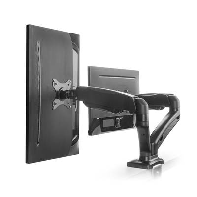 Twee monitoren aan een flexibele, verstelbare arm die aan een bureau is bevestigd, tonen een ergonomische werkomgeving.