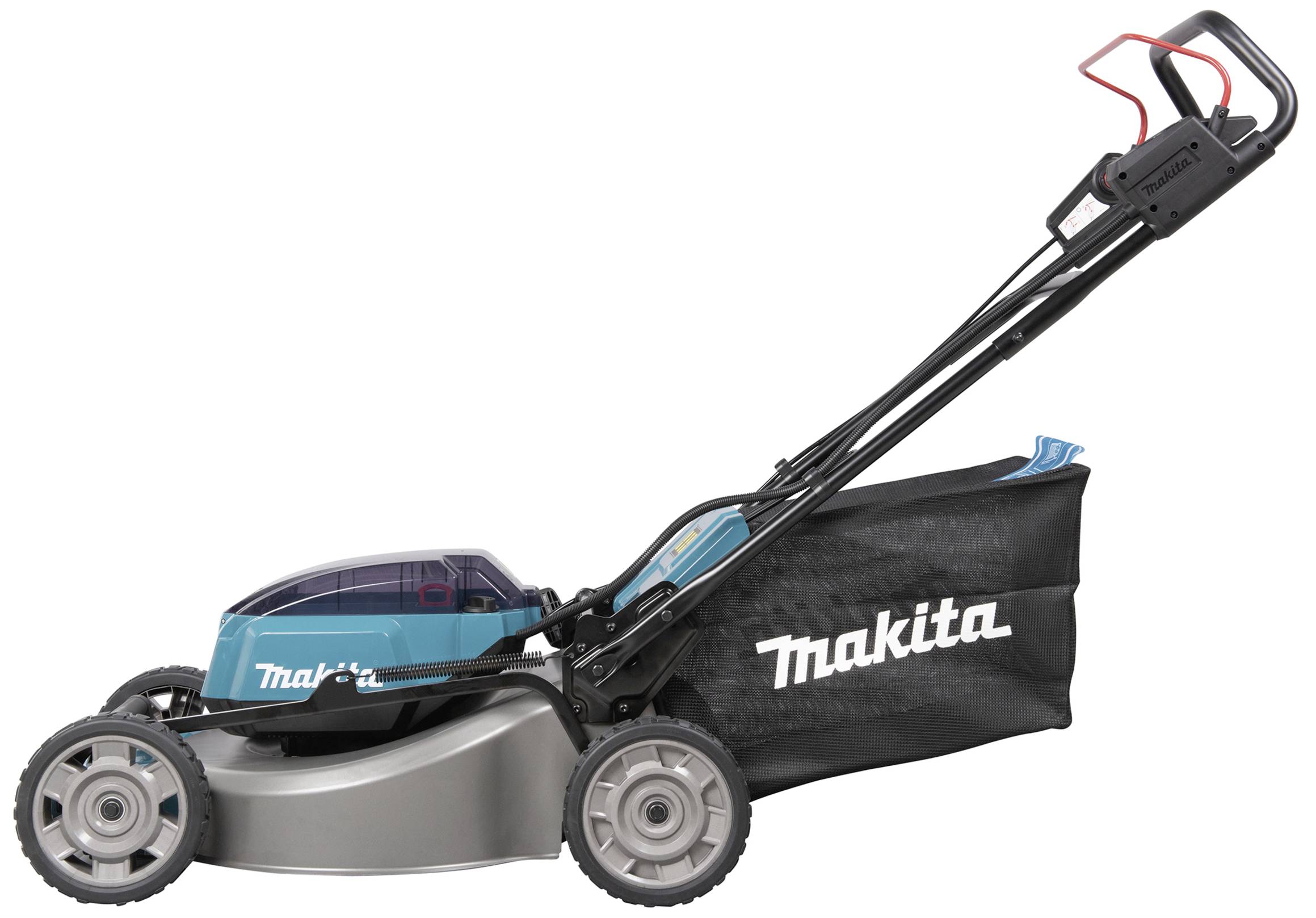 Een blauwe grasmaaier met een zwarte opvangzak, die op een gazon staat. Het merk 'Makita' is zichtbaar op de grasmaaier.