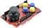 Een rood Arduino-shield met een zwarte joystick, vier gekleurde knoppen (twee gele, twee blauwe) en verschillende aansluitingen.