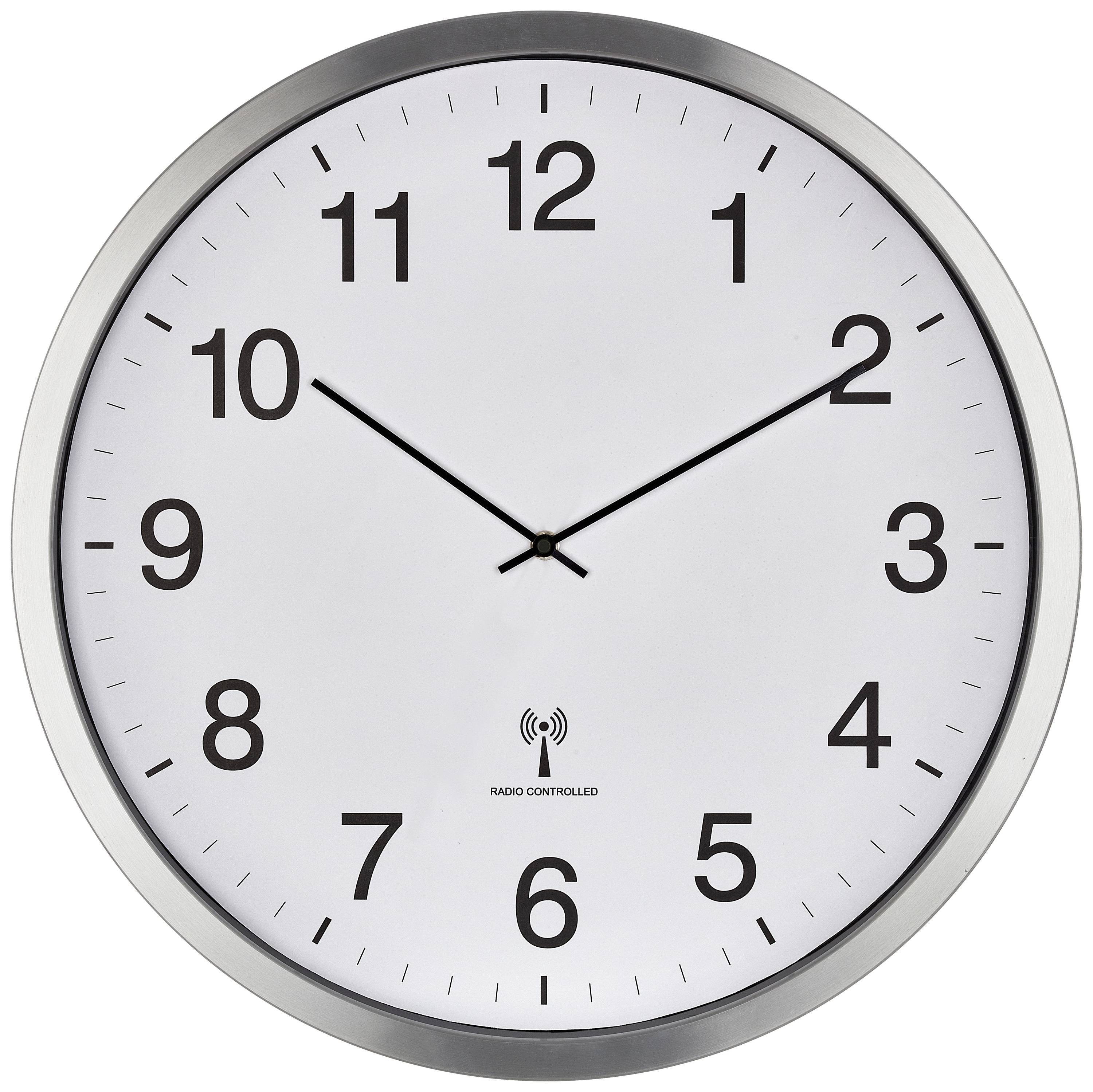 Een ronde wandklok toont de tijd 10:10. De klok heeft een wit wijzerplaat, zwarte cijfers en wijzers, evenals een zilveren lijst.