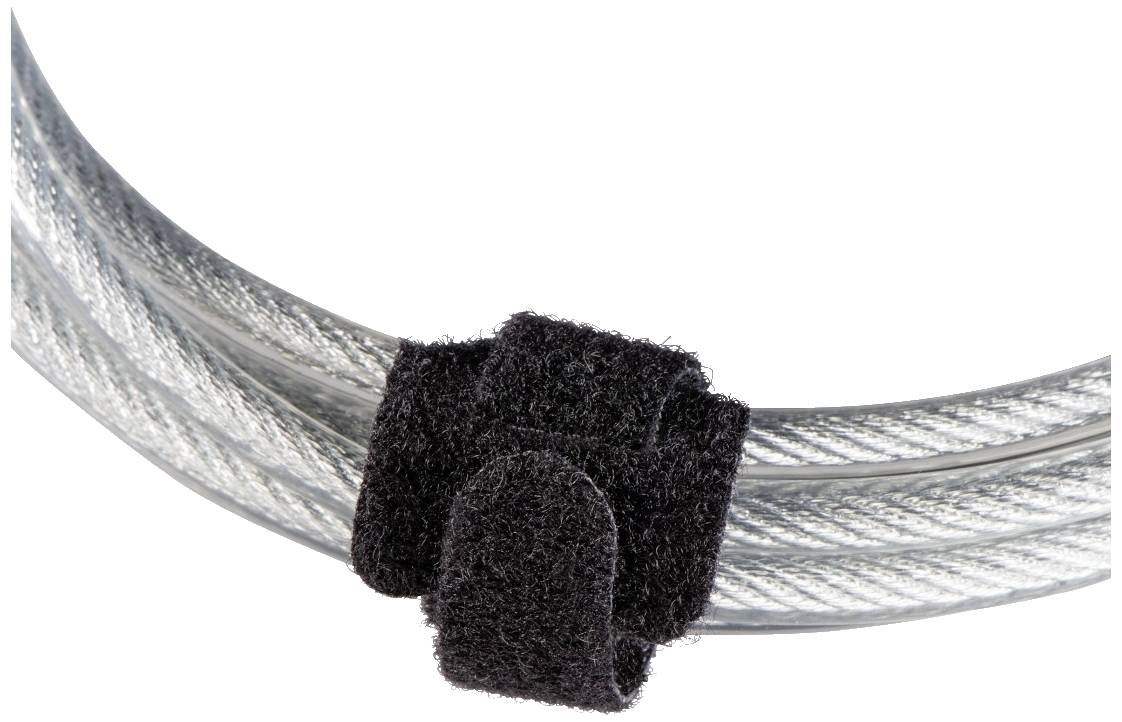 Een zwarte klittenbandsluiting omsluit een bundel metalen kabels.