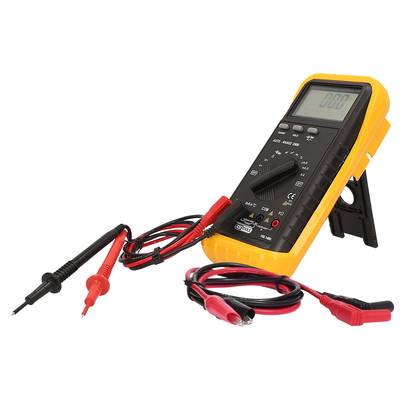 Digitale multimeter met een geel behuizing, een zwart display en rode en zwarte meetkabels. Staat verticaal op een standaard.