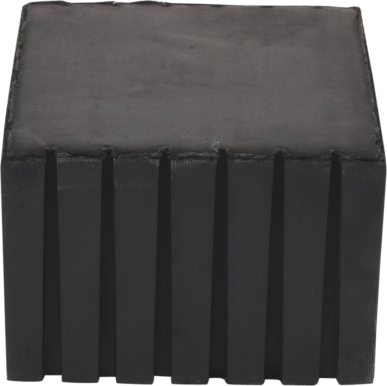 Een zwarte, vierkante rubberen blok met verticale groeven, waarschijnlijk bedoeld voor schokdemping of trillingdemping.