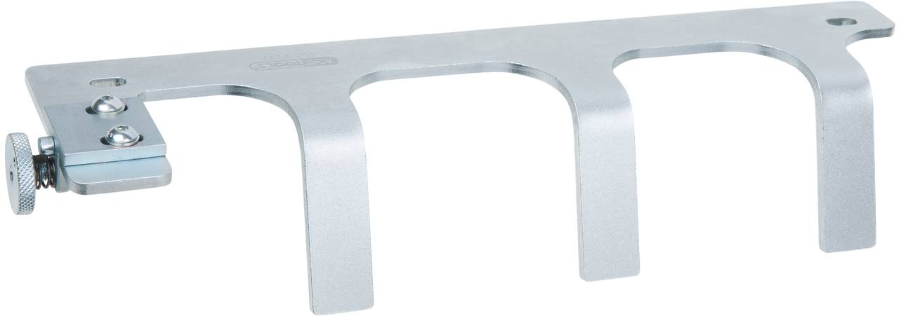 Een zilveren metalen onderdeel met drie gebogen bevestigingsbeugels en een schroef aan de linkerkant, waarschijnlijk een houder of bevestigingselement.