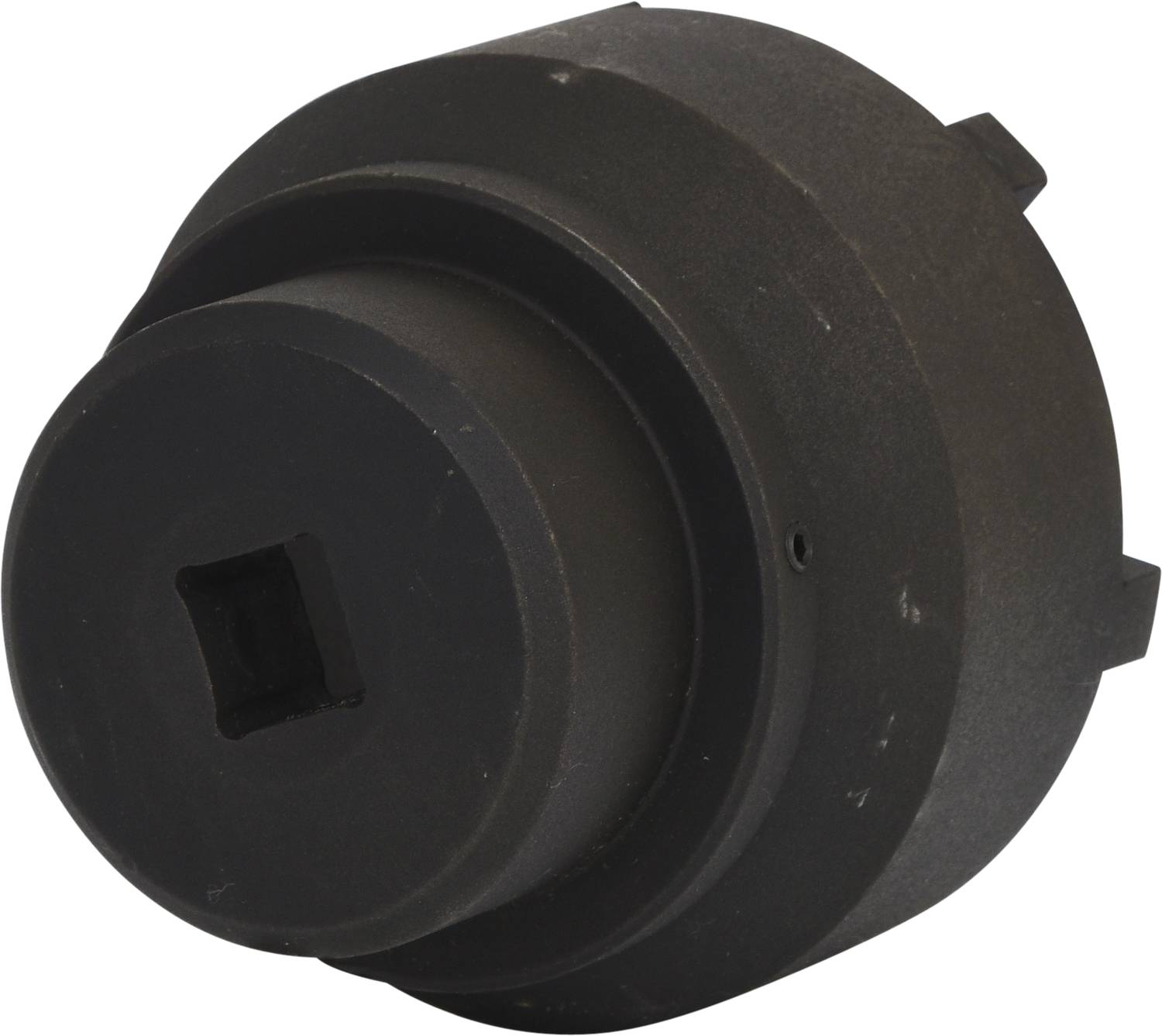 Zwart metalen gereedschap met cilindrische vorm, met een vierkante opening aan de voorkant. Gebruikt voor speciale schroeven of in de mechanica.