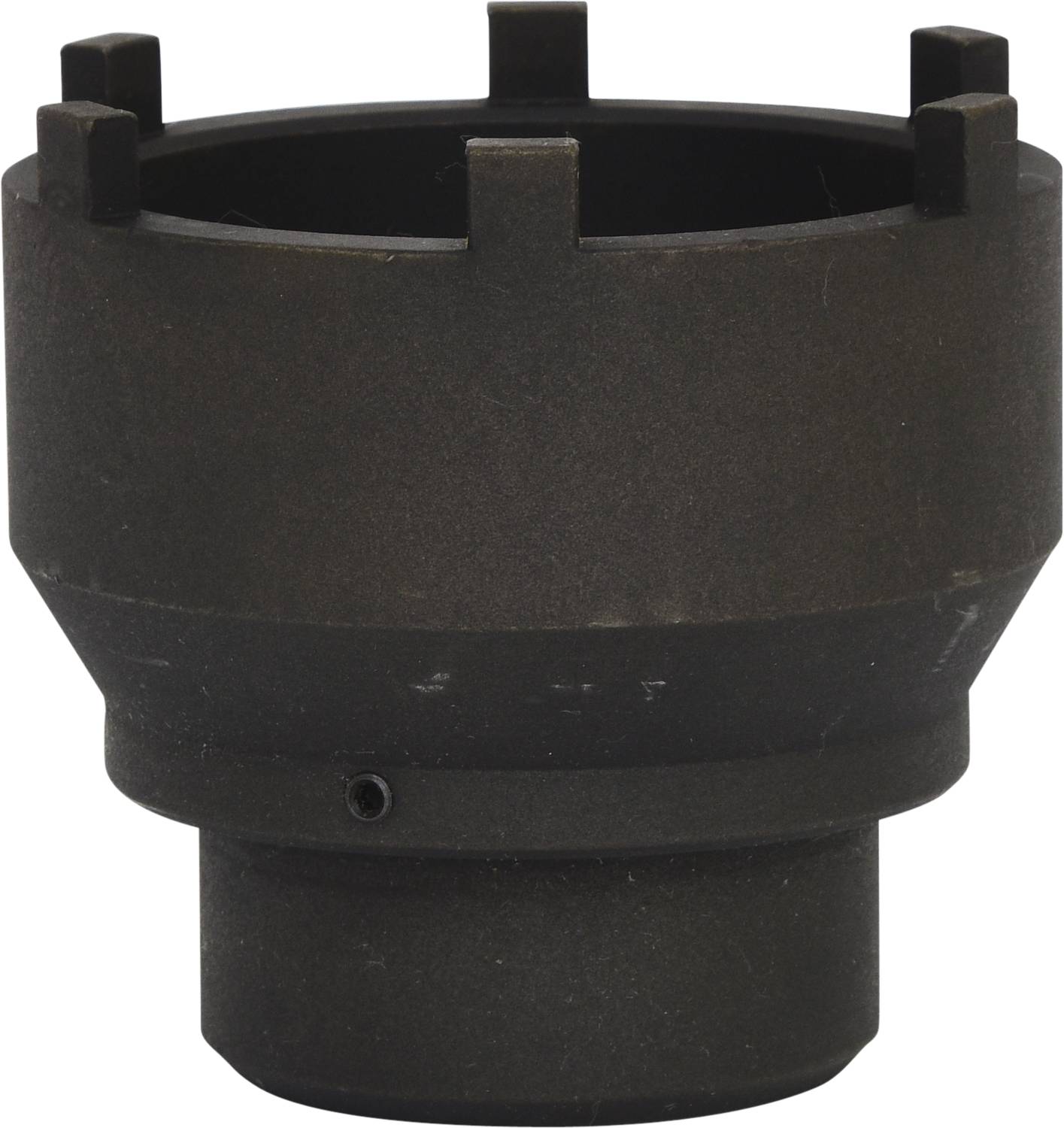 Een zwart, cilindrisch gereedschap met meerdere tanden aan de bovenkant, mogelijk een adapter of een speciale voorziening.