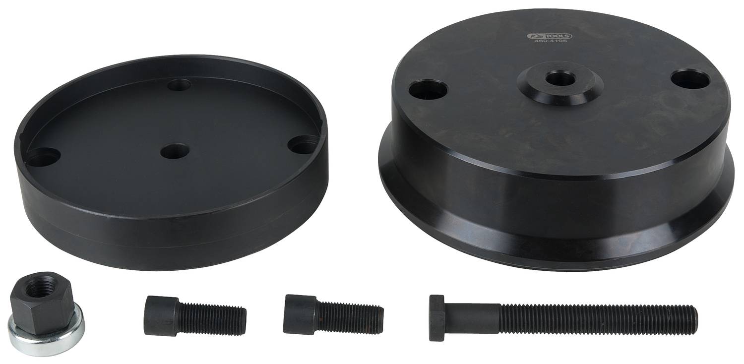 Verzamelset met ronde metalen componenten, waaronder twee grote schijven, bouten en een zeskantmoer, op een witte achtergrond.