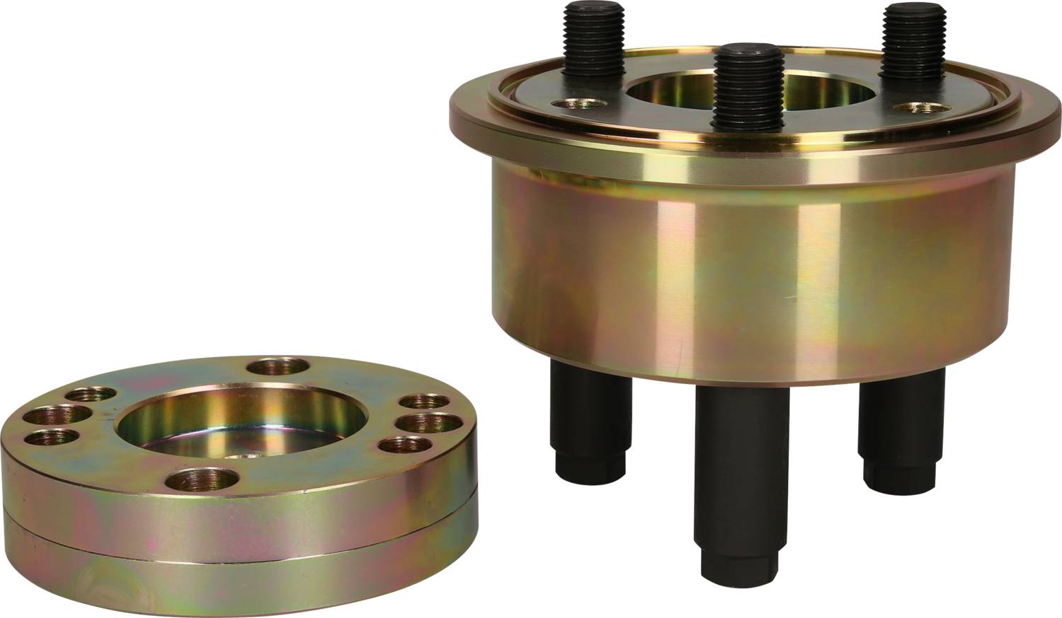 Twee goudkleurige wieladapters, een liggend en een staand, met zichtbare schroefgaten en bouten.