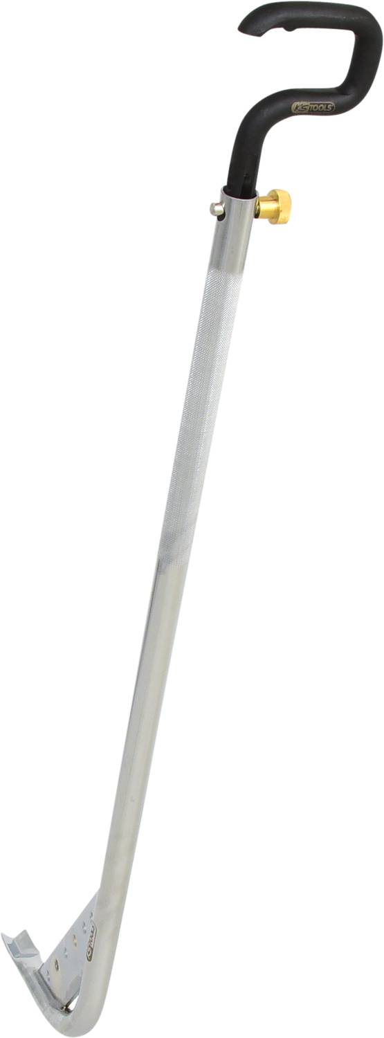 Een lange, metalen handmatige dakschaar met een zwart handvat en een gele schroef voor afstelling, gebruikt voor het snijden van dakmaterialen.