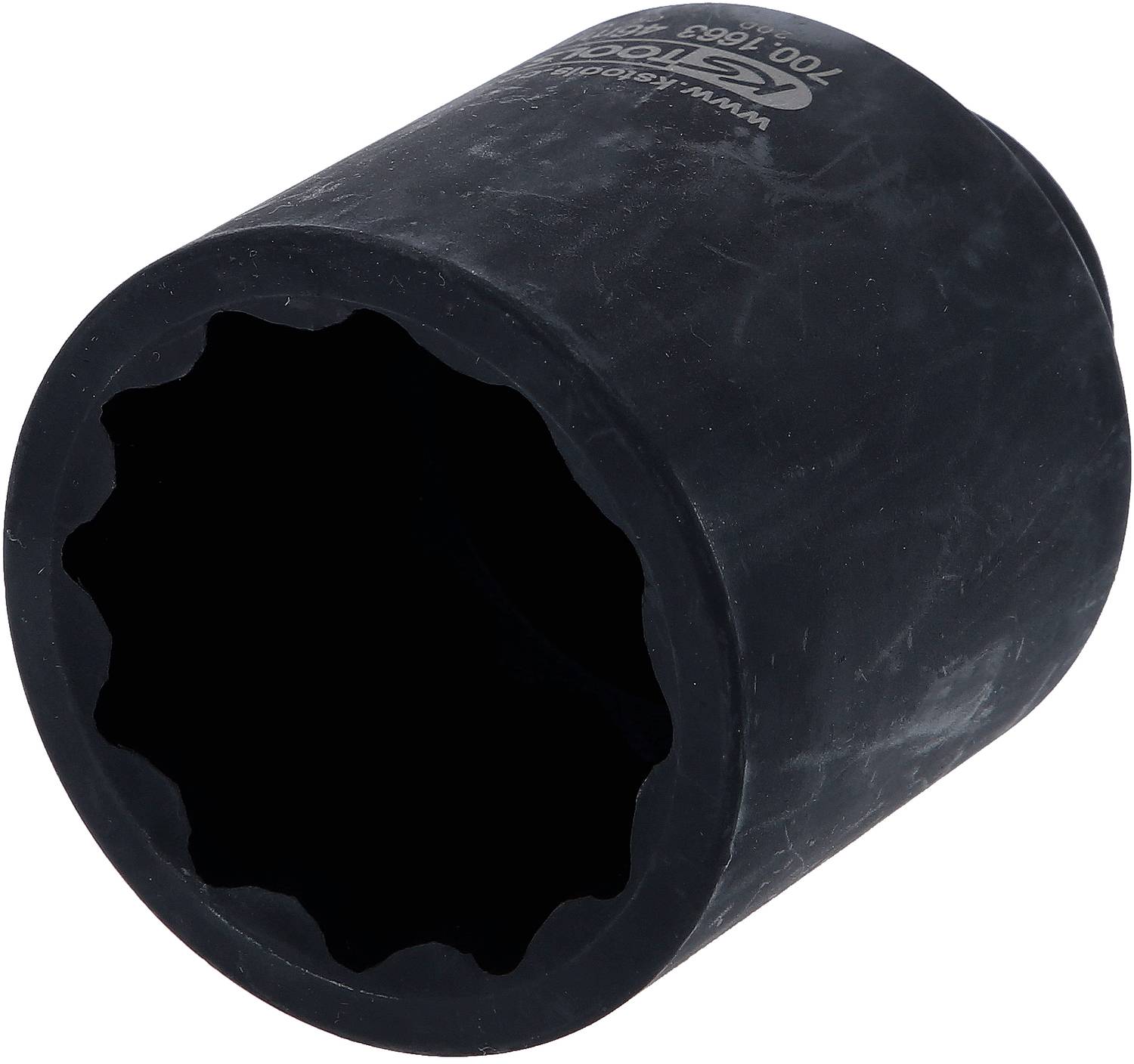 Een zwarte, cilindrische moer met getande binnenprofiel, gebruikt voor toepassing met mechanische gereedschappen.