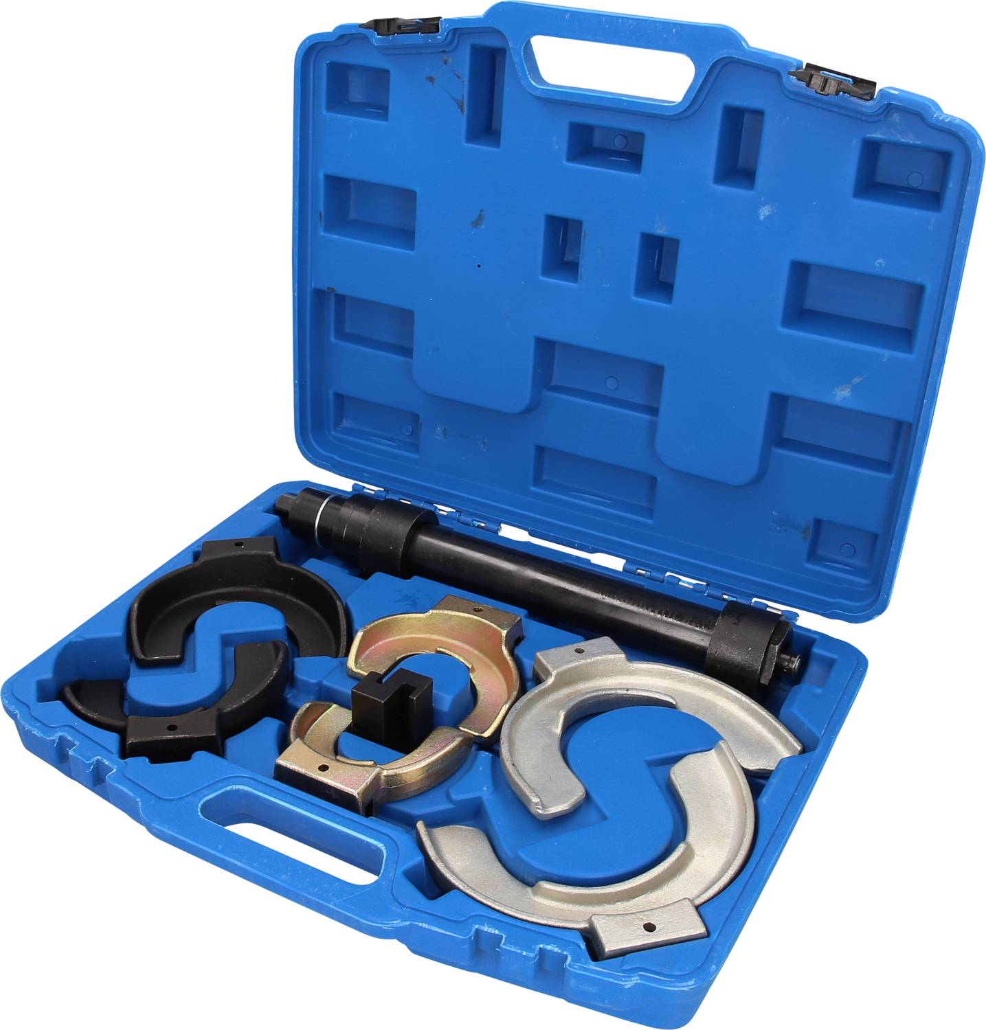 Een blauwe gereedschapskoffer bevat verschillende metalen gereedschappen en adapters die worden gebruikt voor uitlijning en reparatie.