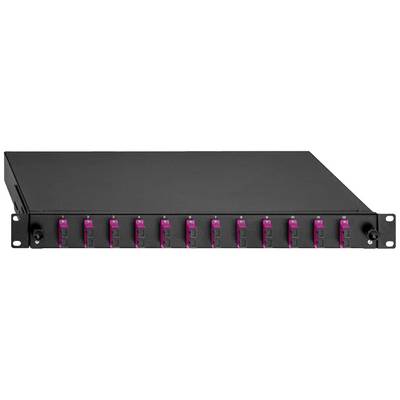 Een zwart rackmount-behuizing met twaalf sleuven, waarbij de afdekplaten voornamelijk roze van kleur zijn.