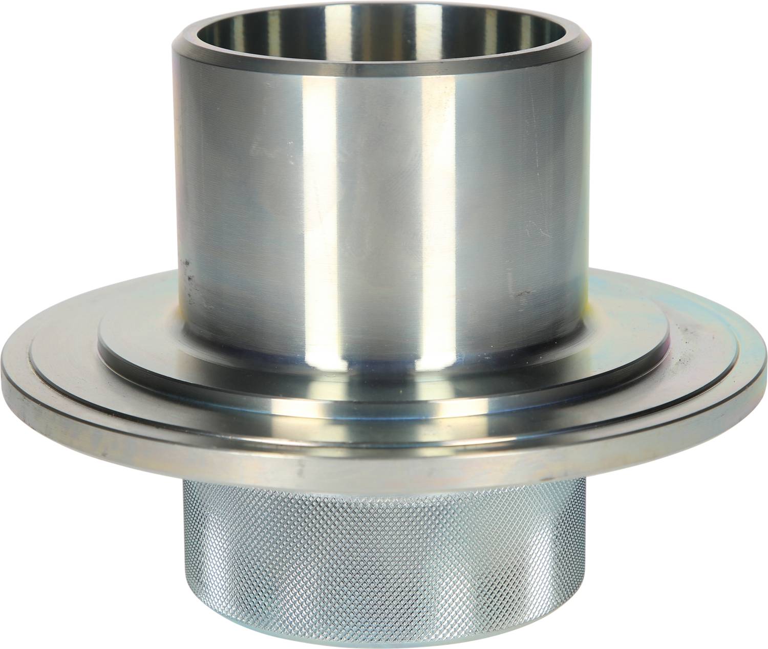 Metalen cilinder met brede kraag en gegolfd onderste deel. Gebruikt voor verbinding of bevestiging in machinebouw.