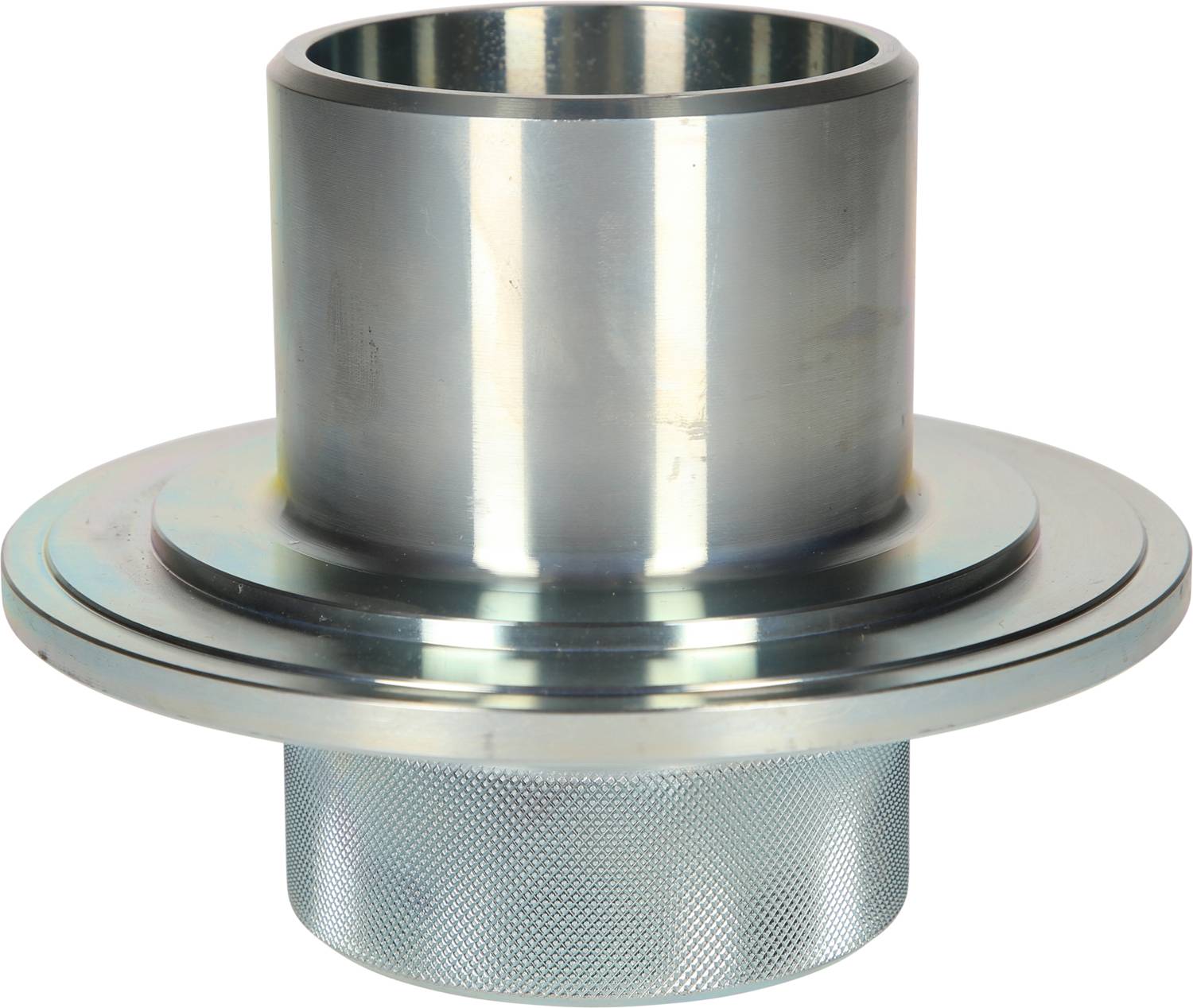 Metalen cilindrisch onderdeel met een brede flens en een gegolfd onderste gedeelte, bedoeld voor technische toepassingen.