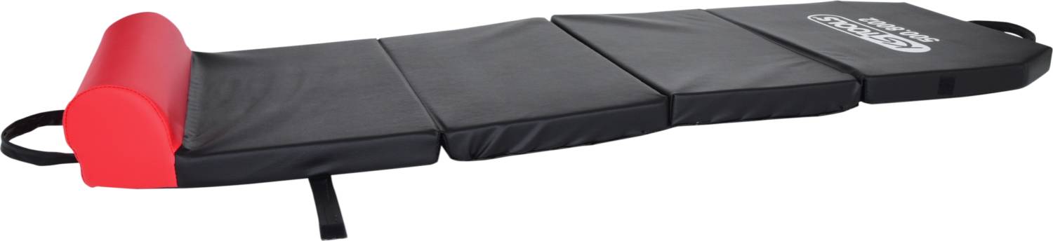 Opvouwbare zwarte yogamat met rode hoofdsteun en twee handgrepen aan de zijkanten, geschikt voor oefeningen en fitness.