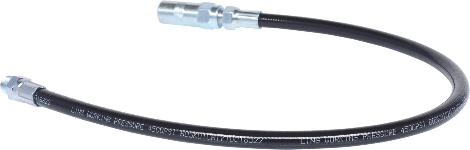 Een zwarte hydraulische slang met metalen koppelingen aan beide uiteinden. Tekst op de slang: 'MAX WORKING PRESSURE 4500 PSI'.