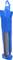 Een blauwe paraplu in een bijpassende blauwe hoes, verticaal neergezet.