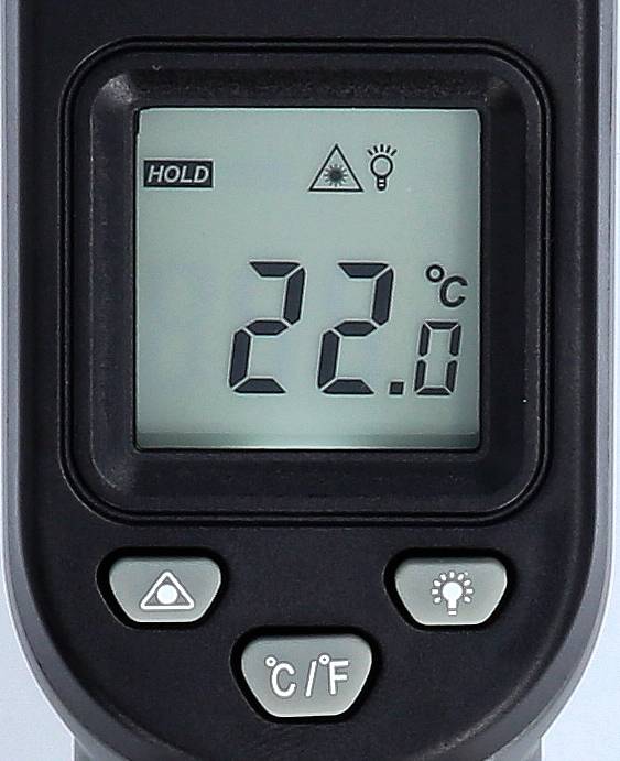 Digitale thermometer toont 22 graden Celsius. Drie toetsen eronder om te schakelen tussen weergave in Celsius en Fahrenheit.