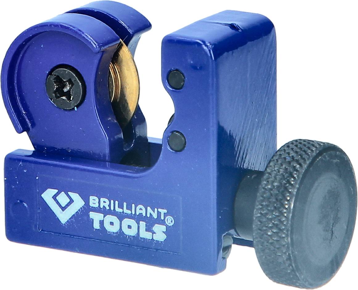 Een blauwe buizensnijder met instelwiel en mes, waarop 'Brilliant Tools' staat, voor het precies snijden van buizen.