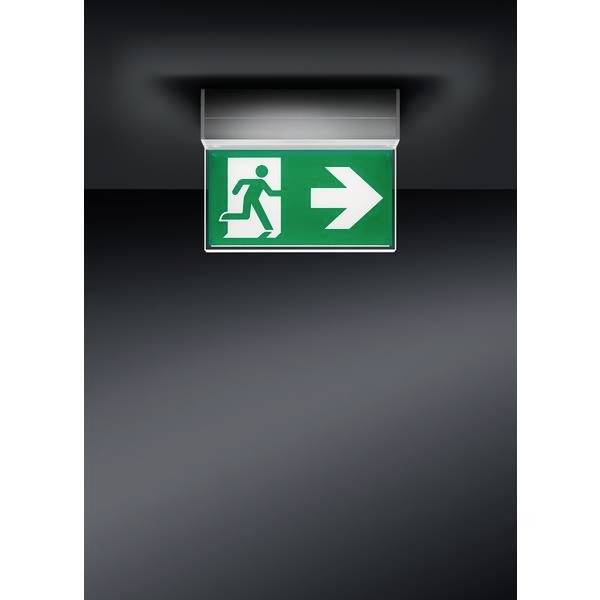 Een groen nooduitgangsbord met een figuur die naar rechts rent in de richting van een witte pijl, verlicht een donkere ruimte.
