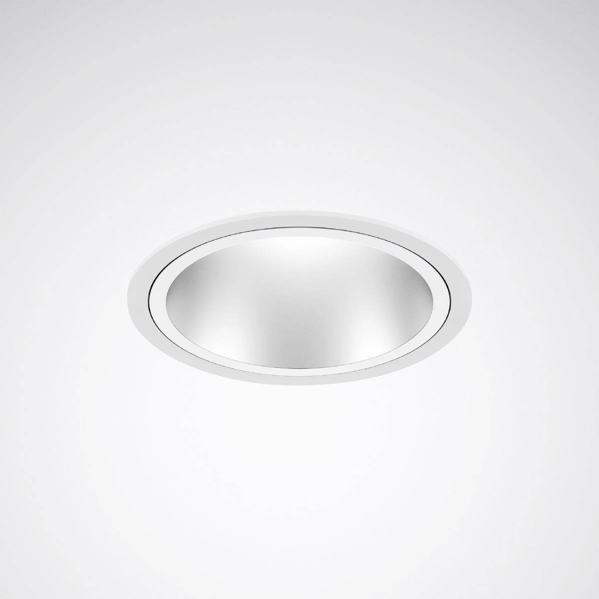 Inbouw-plafondlamp met een rond, zilverkleurig frame en mat glas. Lichtproductie voor heldere, gelijkmatige verlichting.