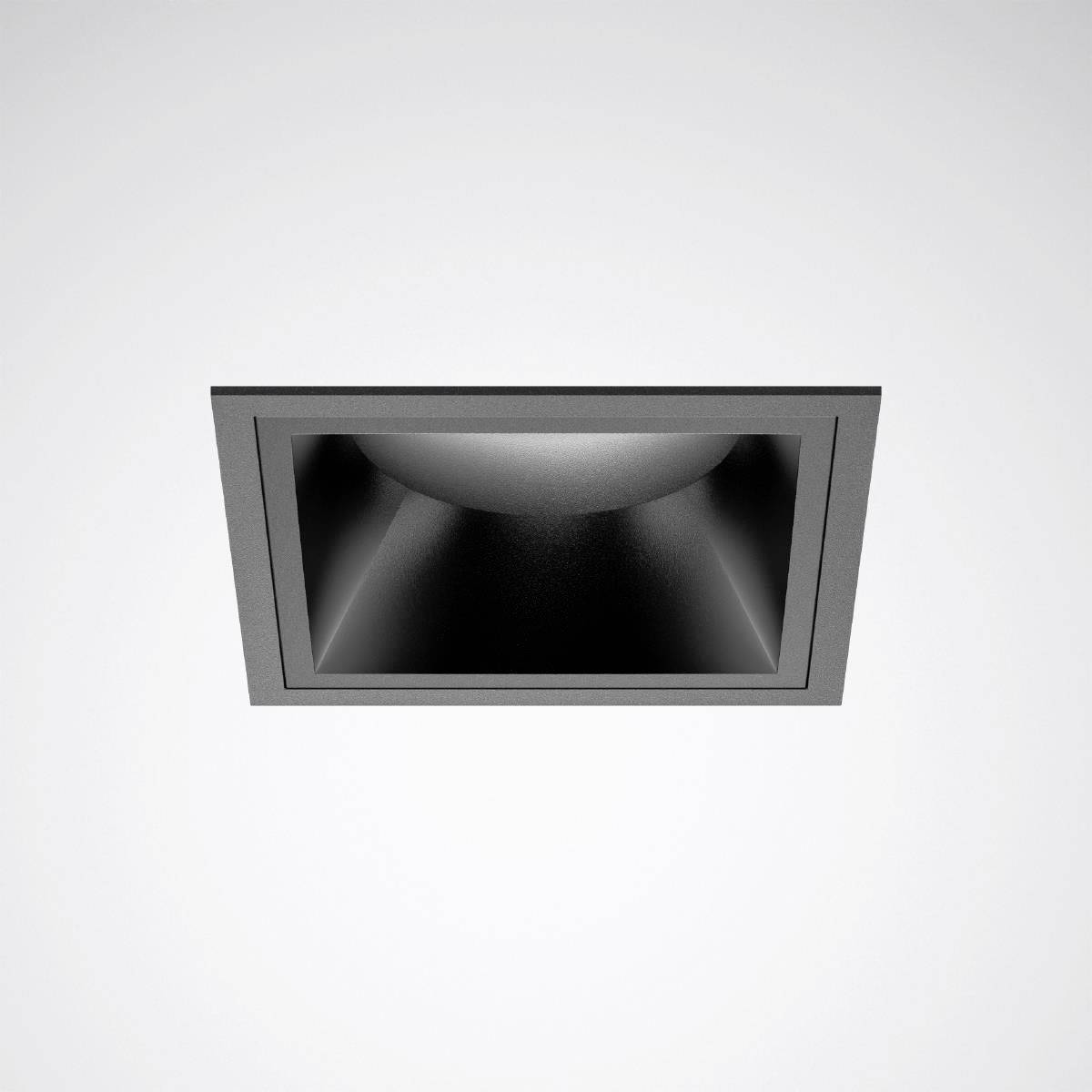 Zwarte vierkante inbouwspot op een witte plafond, lichtbron niet zichtbaar.