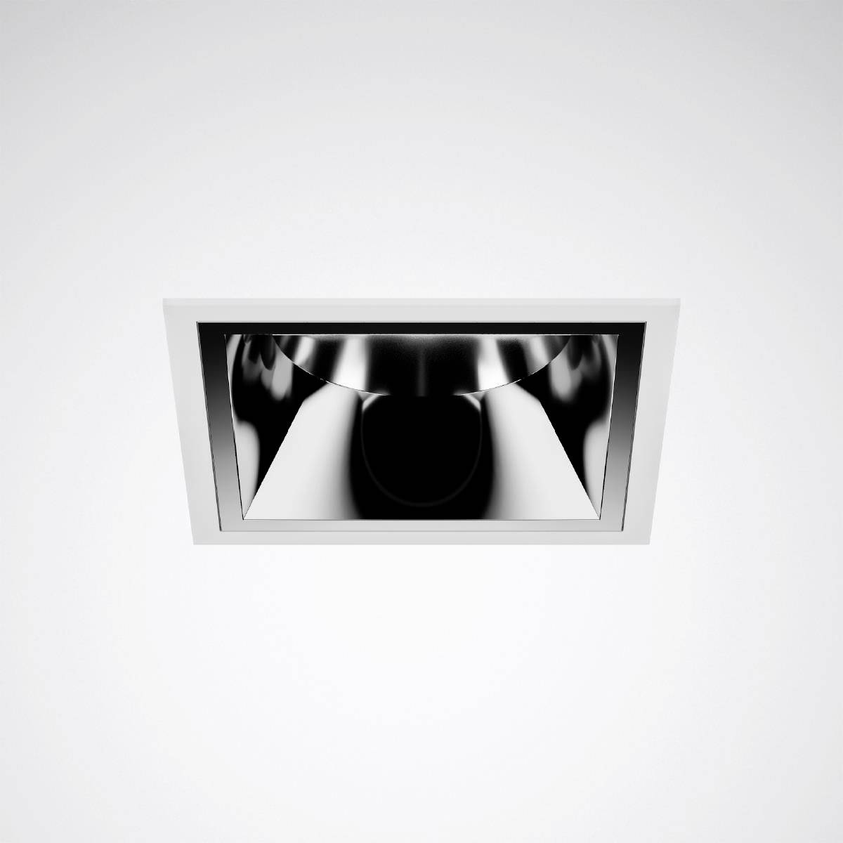 Plafondlamp met rechthoekige, metallic glanzende reflector in modern design, centraal in beeld voor een lichte achtergrond.