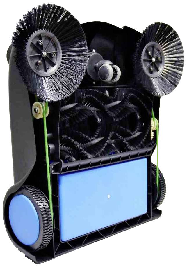 Een bodemreinigingsrobot van onderen gefotografeerd, met roterende borstels en blauwe wielen die worden gebruikt voor het reinigen van oppervlakken.