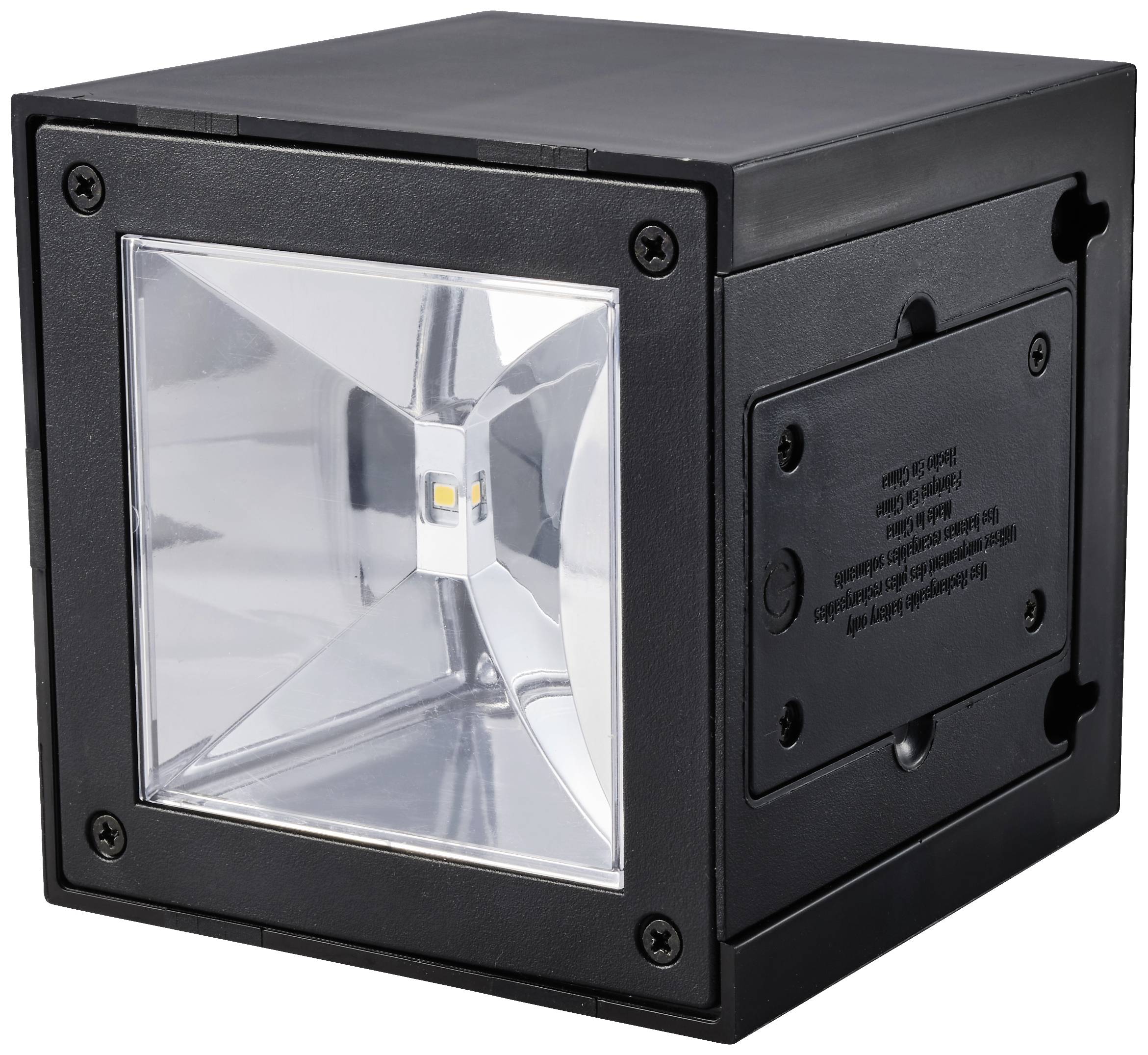 Zwarte vierkante LED-wandlamp met reflecterende binnenkant. Ontwikkeld voor moderne verlichtingstoepassingen.