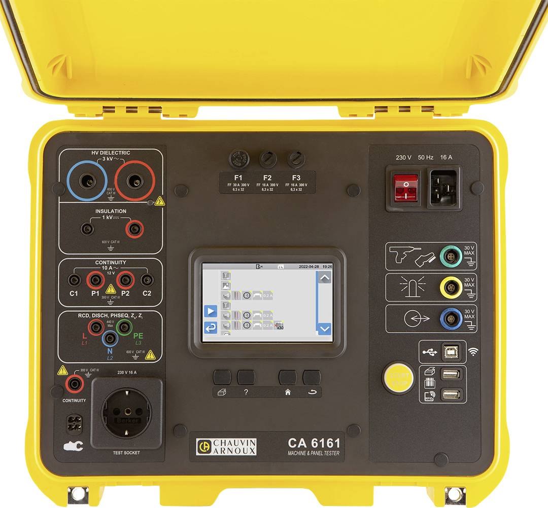 Draagbaar testapparaat voor elektrische testen met touchscreen en verschillende aansluitingen, knoppen en controlelampjes voor analyse.