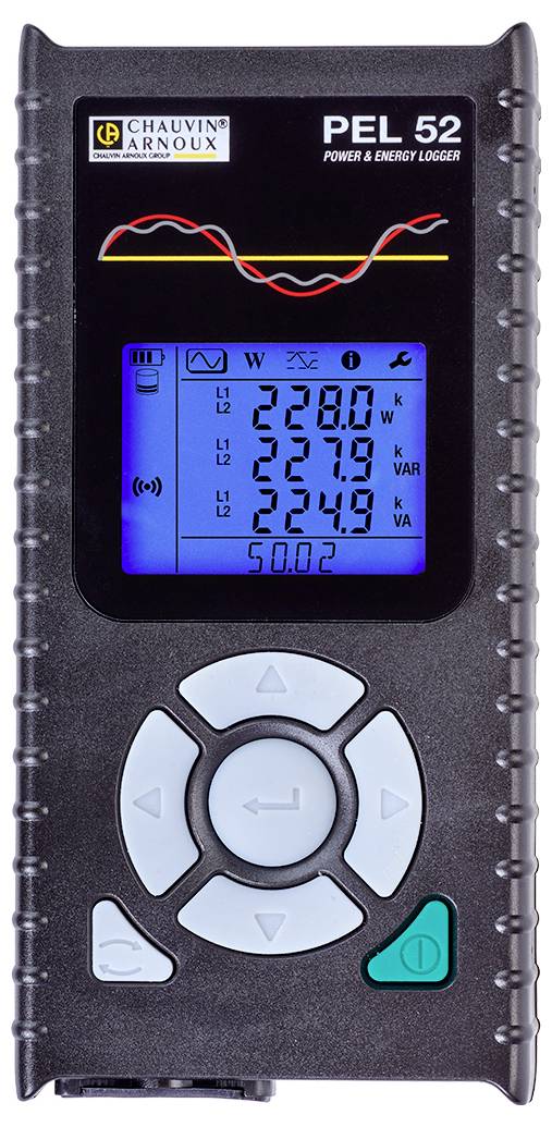 Draagbare energie- en prestatielogger met digitaal display, toont meetwaarden voor spanning, stroomsterkte en frequentie.