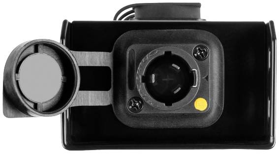 Compacte zwarte camera met gemonteerde ronde opzetstuk, bovenaanzicht.